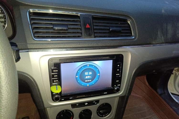 Used Volkswagen Gran Lavida 2013 1.6L Manual Comfort Model Audio And AC Panel