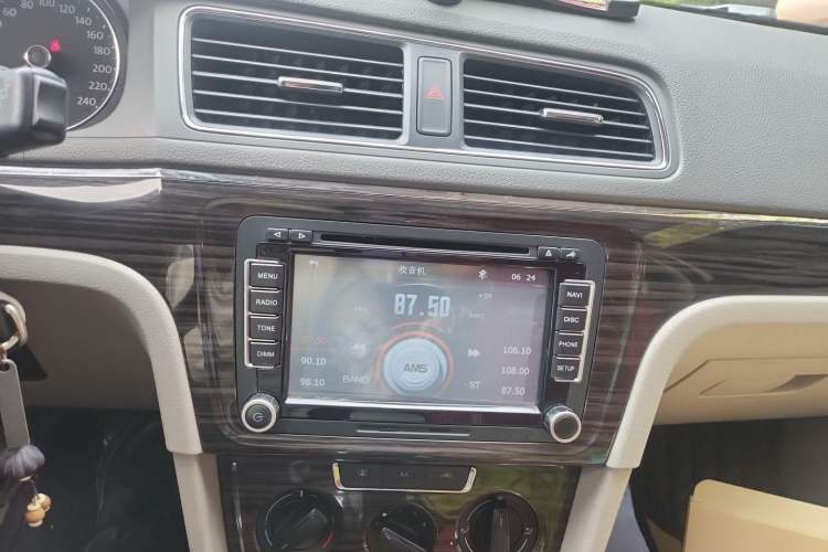 Used Volkswagen Gran Lavida 2013 1.6L Manual Comfort Model Audio And AC Panel