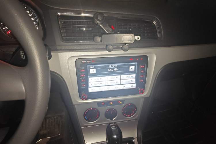 Used Volkswagen Gran Lavida 2013 1.6L Automatic Comfort Model Audio And AC Panel