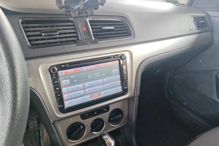 Used Volkswagen Gran Lavida 2013 1.6L Automatic Fashion Model Audio And AC Panel