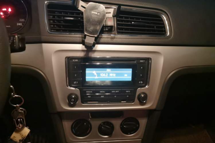 Used Volkswagen Gran Lavida 2013 1.4 TSI Manual Comfort Model Audio And AC Panel