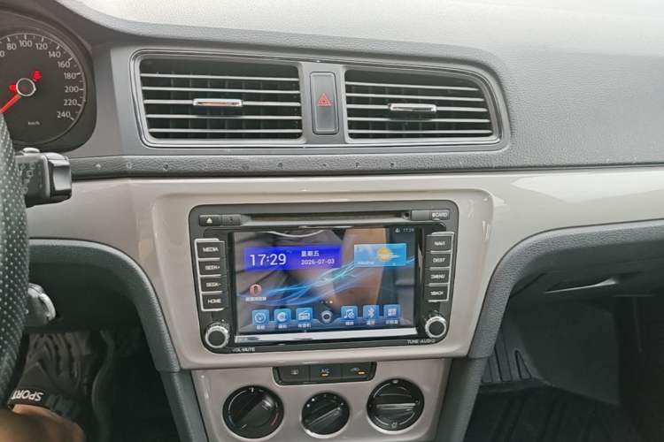 Used Volkswagen Gran Lavida 2013 1.6L Automatic Fashion Model Audio And AC Panel
