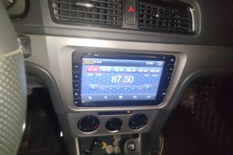 Used Volkswagen Gran Lavida 2013 1.6L Manual Fashion Model Audio And AC Panel