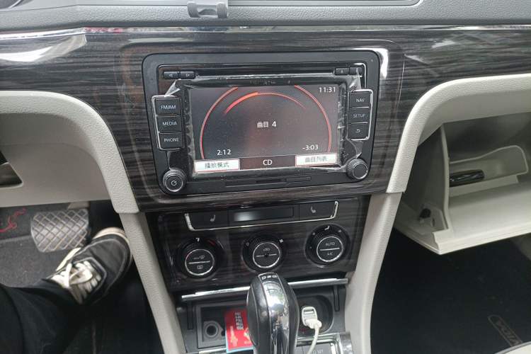 Used Volkswagen Gran Lavida 2013 1.4 TSI Automatic Luxury Model Audio And AC Panel