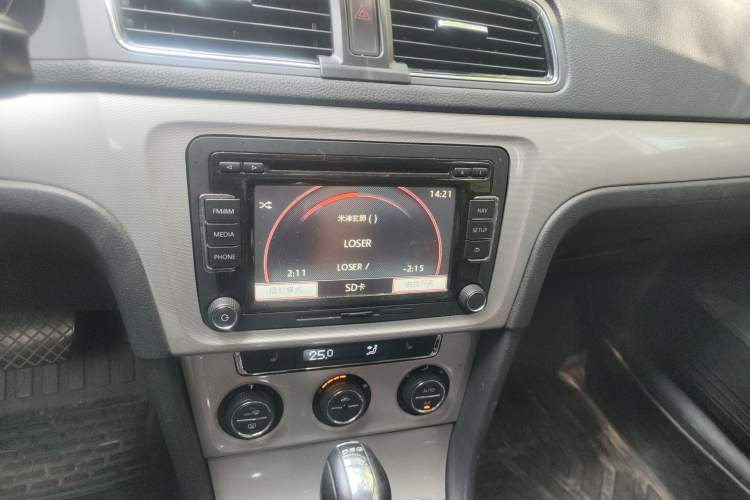Used Volkswagen Gran Lavida 2013 1.4 TSI Automatic Luxury Model Audio And AC Panel