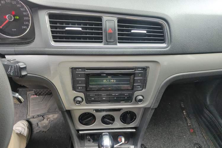 Used Volkswagen Gran Lavida 2013 1.6L Automatic Comfort Model Audio And AC Panel