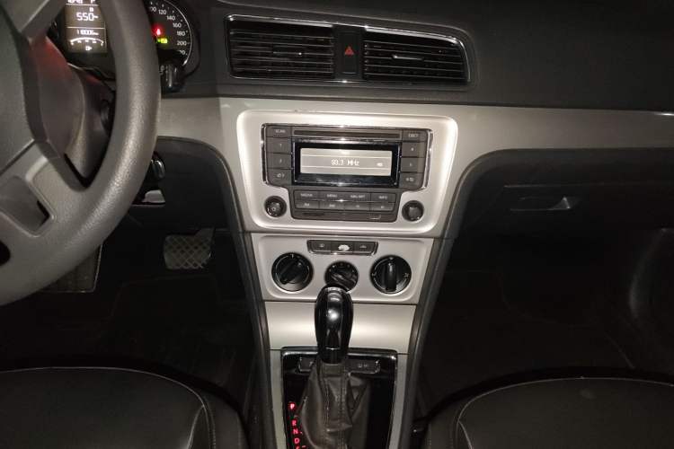 Used Volkswagen Gran Lavida 2013 1.4 TSI Automatic Comfort Model Audio And AC Panel