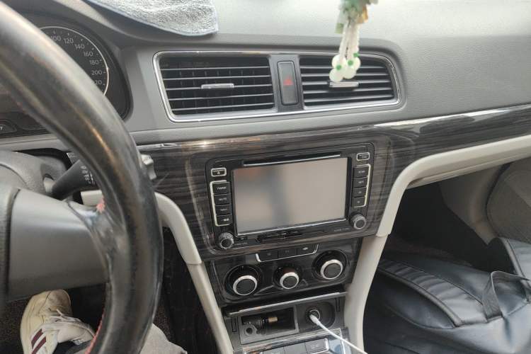 Used Volkswagen Gran Lavida 2013 1.6L Manual Comfort Model Audio And AC Panel