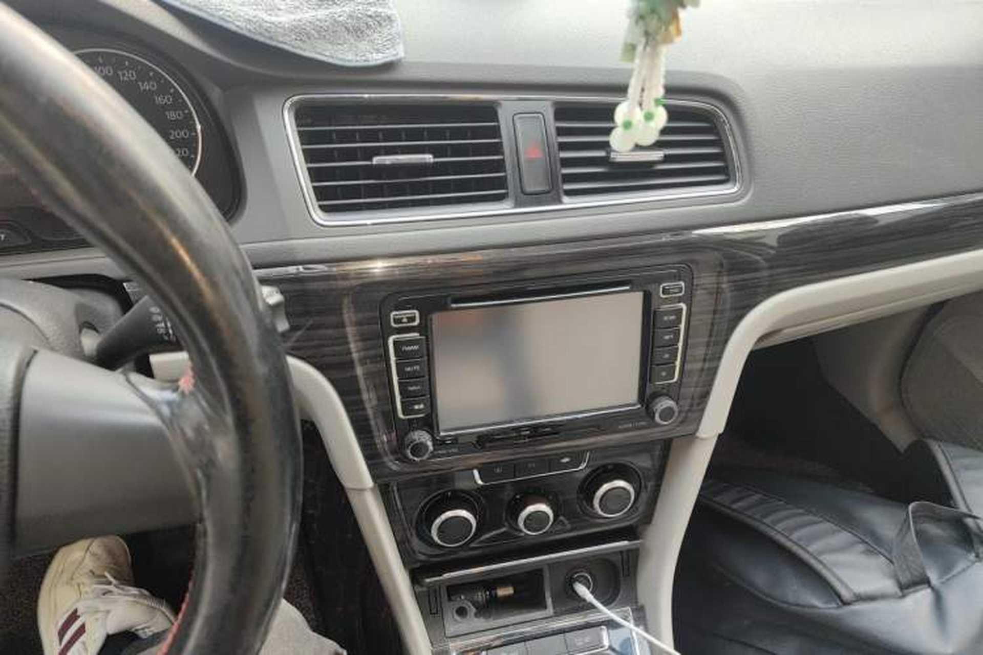 Used Volkswagen Gran Lavida 2013 1.6L Manual Comfort Model Audio And AC Panel