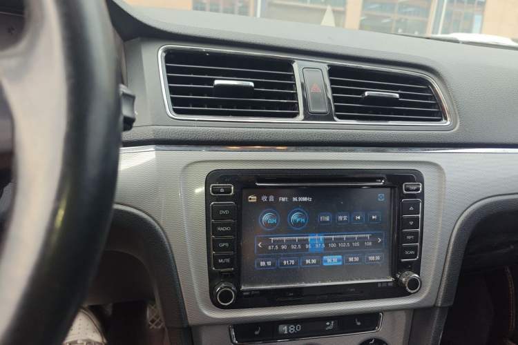 Used Volkswagen Gran Lavida 2013 1.4 TSI Automatic Comfort Model Audio And AC Panel