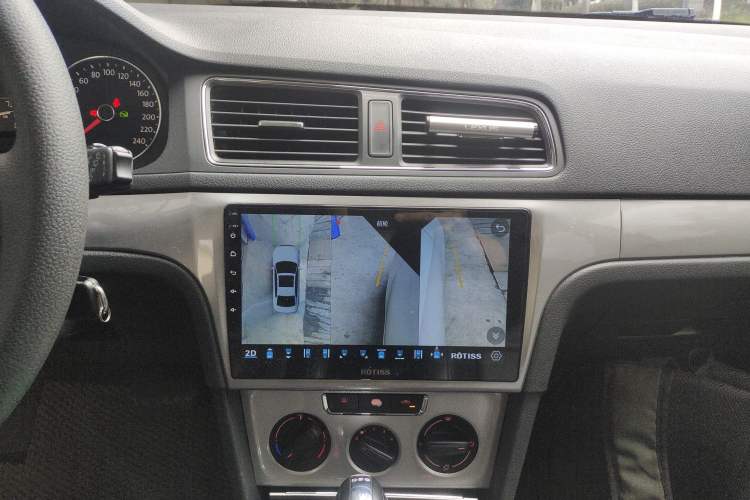 Used Volkswagen Gran Lavida 2013 1.4 TSI Automatic Comfort Model Audio And AC Panel