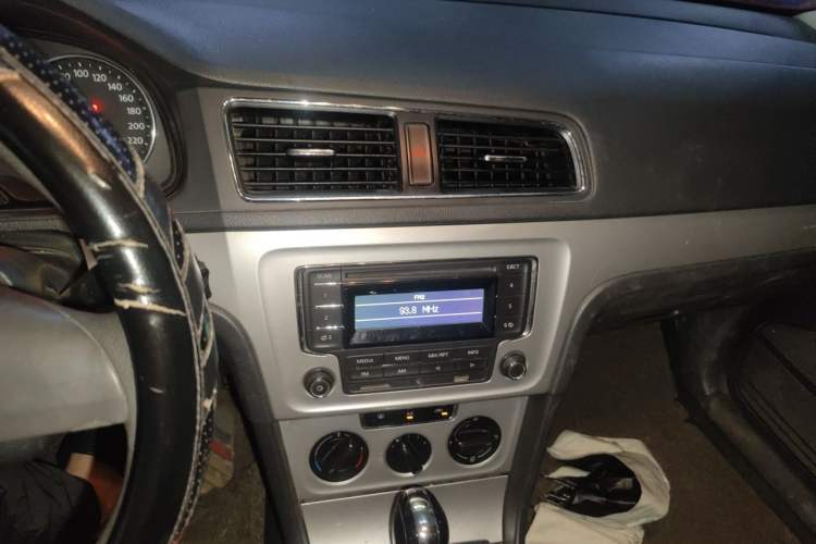 Used Volkswagen Gran Lavida 2013 1.6L Automatic Comfort Model Audio And AC Panel