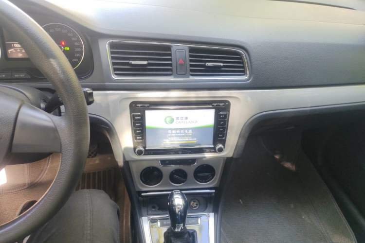 Used Volkswagen Gran Lavida 2013 1.4 TSI Automatic Comfort Model Audio And AC Panel