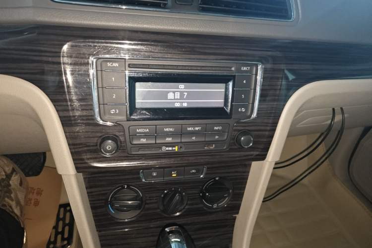 Used Volkswagen Gran Lavida 2013 1.6L Automatic Comfort Model Audio And AC Panel