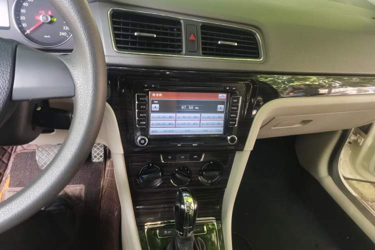 Used Volkswagen Gran Lavida 2013 1.6L Automatic Comfort Model Audio And AC Panel