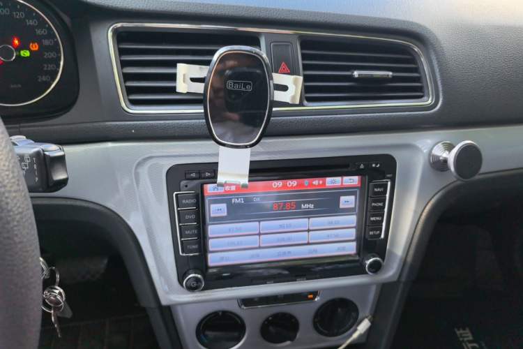 Used Volkswagen Gran Lavida 2013 1.6L Automatic Comfort Model Audio And AC Panel