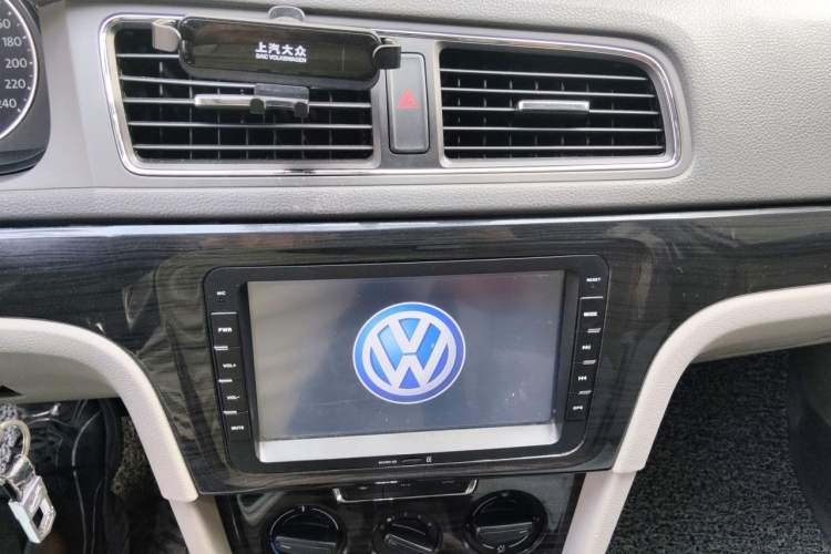 Used Volkswagen Gran Lavida 2013 1.4 TSI Automatic Comfort Model Audio And AC Panel