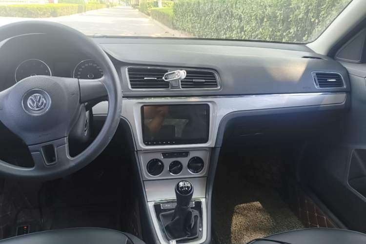 Used Volkswagen Gran Lavida 2013 1.6L Manual Comfort Model Audio And AC Panel