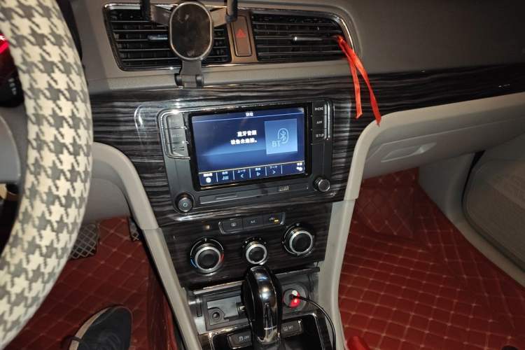 Used Volkswagen Gran Lavida 2013 1.6L Automatic Comfort Model Audio And AC Panel