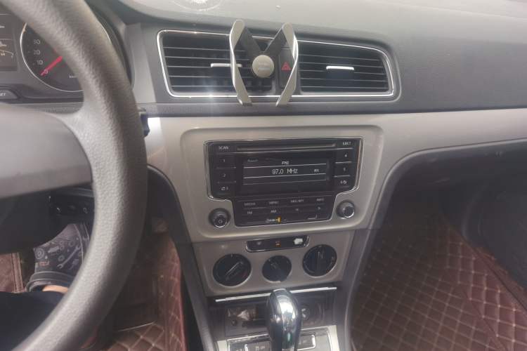 Used Volkswagen Gran Lavida 2013 1.6L Automatic Comfort Model Audio And AC Panel