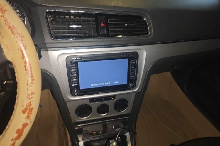 Used Volkswagen Gran Lavida 2013 1.6L Automatic Comfort Model Audio And AC Panel