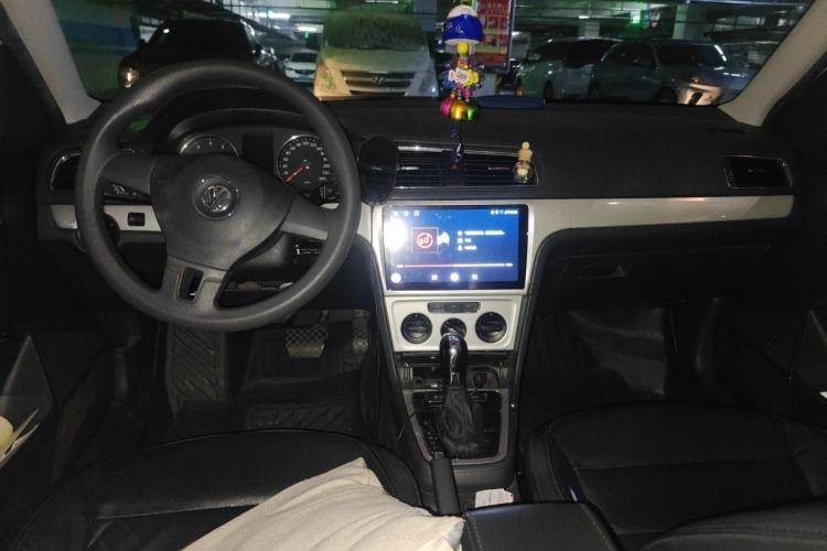 Used Volkswagen Gran Lavida 2013 1.4 TSI Automatic Comfort Model Center Console