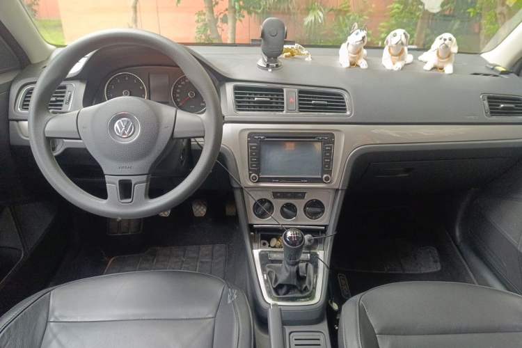 Used Volkswagen Gran Lavida 2013 1.4 TSI Manual Comfort Model Center Console
