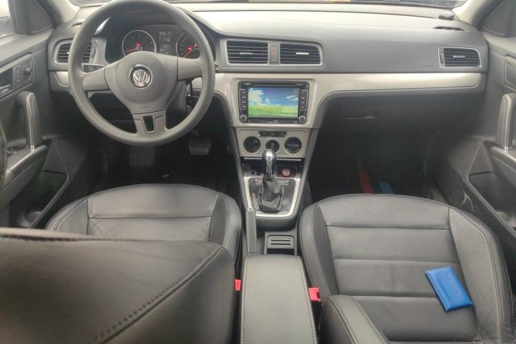 Used Volkswagen Gran Lavida 2013 1.4 TSI Automatic Comfort Model Center Console