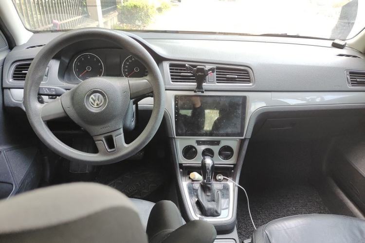 Used Volkswagen Gran Lavida 2013 1.4 TSI Automatic Comfort Model Center Console