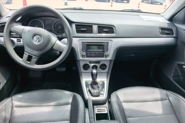 Used Volkswagen Gran Lavida 2013 1.4 TSI Automatic Comfort Model Center Console