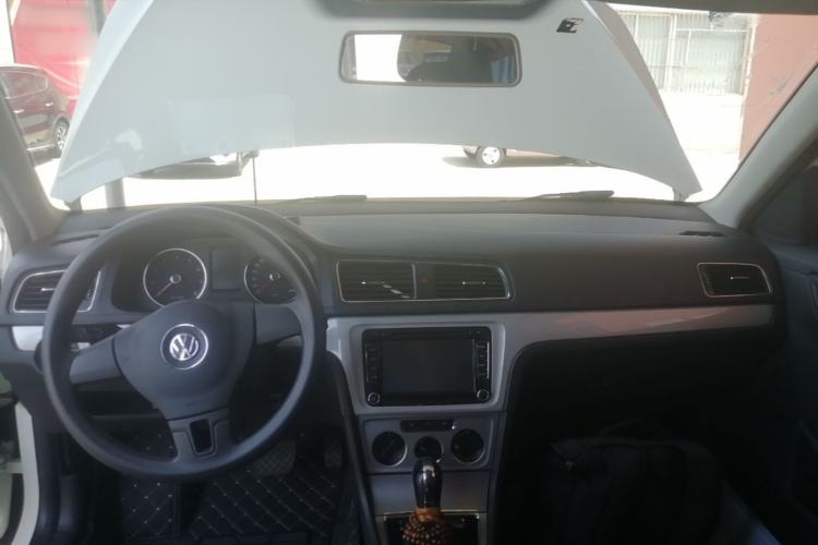 Used Volkswagen Gran Lavida 2013 1.4 TSI Automatic Comfort Model Center Console
