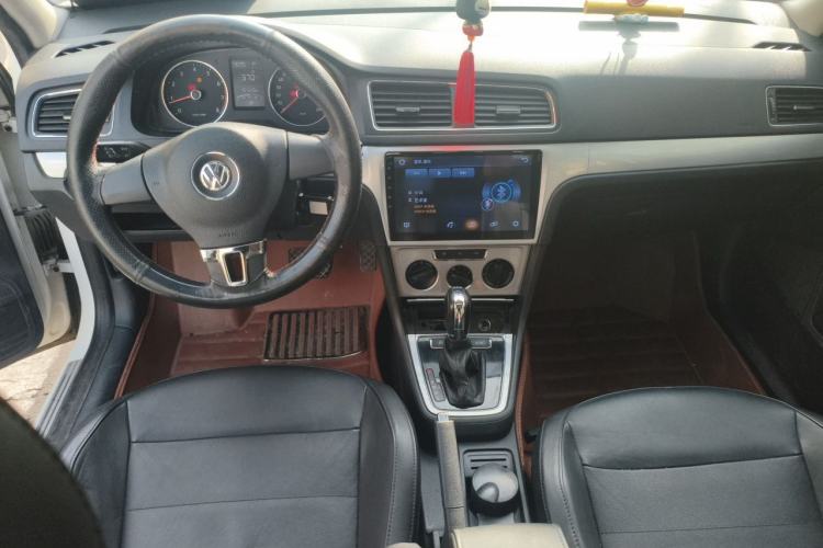 Used Volkswagen Gran Lavida 2013 1.4 TSI Automatic Comfort Model Center Console