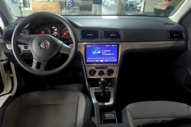 Used Volkswagen Gran Lavida 2013 1.6L Manual Fashion Model Center Console