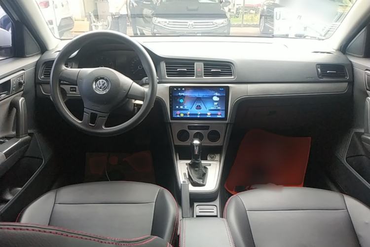 Used Volkswagen Gran Lavida 2013 1.6L Automatic Fashion Model Center Console