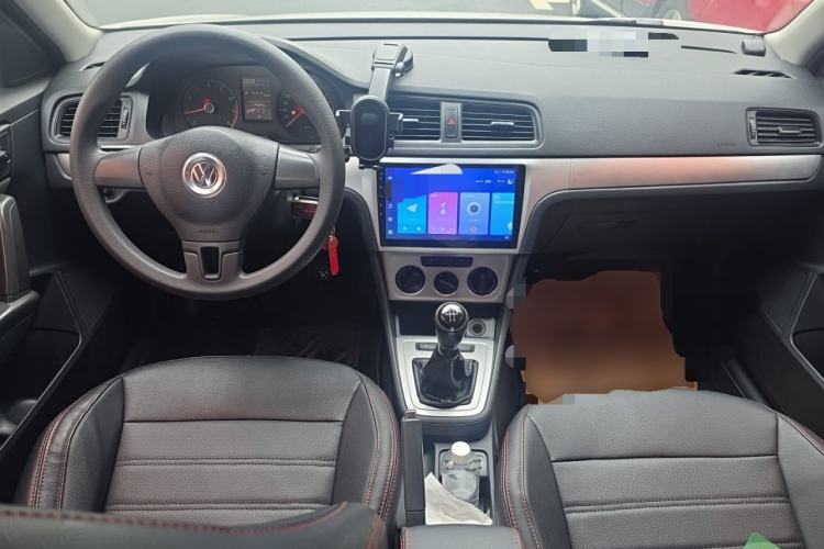 Used Volkswagen Gran Lavida 2013 1.6L Manual Fashion Model Center Console