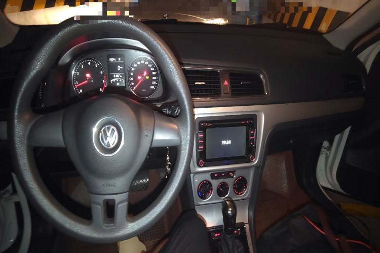 Used Volkswagen Gran Lavida 2013 1.4 TSI Automatic Comfort Model Center Console