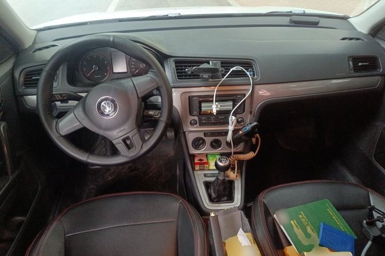 Used Volkswagen Gran Lavida 2013 1.6L Manual Fashion Model Center Console