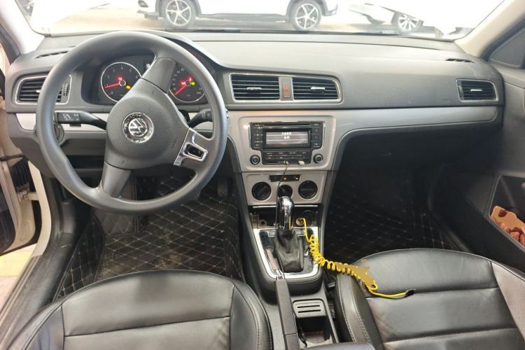 Used Volkswagen Gran Lavida 2013 1.4 TSI Automatic Comfort Model Center Console