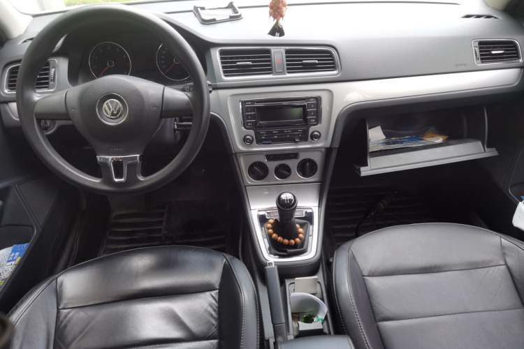 Used Volkswagen Gran Lavida 2013 1.4 TSI Manual Comfort Model Center Console