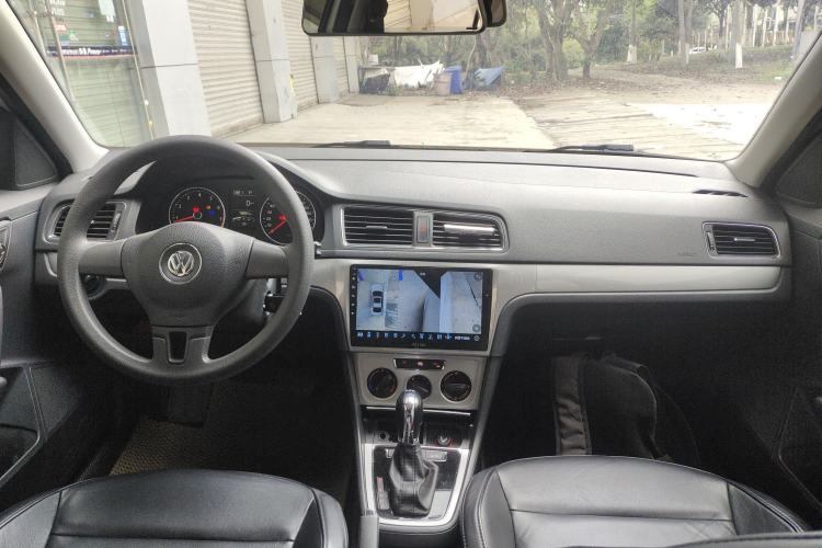 Used Volkswagen Gran Lavida 2013 1.4 TSI Automatic Comfort Model Center Console