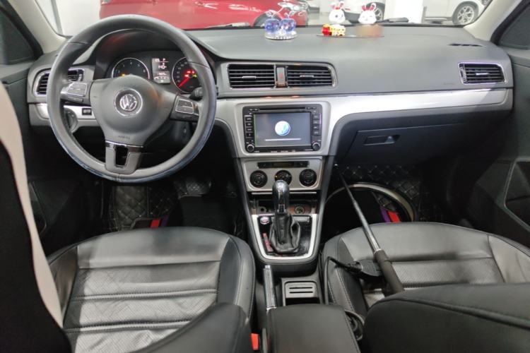 Used Volkswagen Gran Lavida 2013 1.4 TSI Automatic Comfort Model Center Console