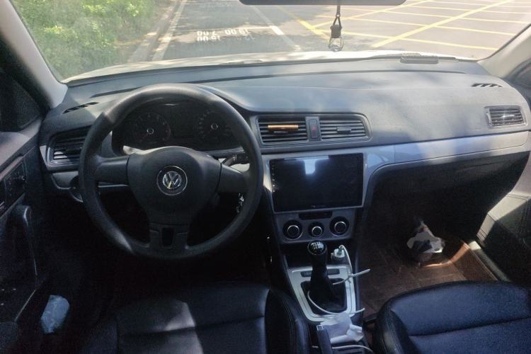 Used Volkswagen Gran Lavida 2013 1.6L Manual Fashion Model Center Console