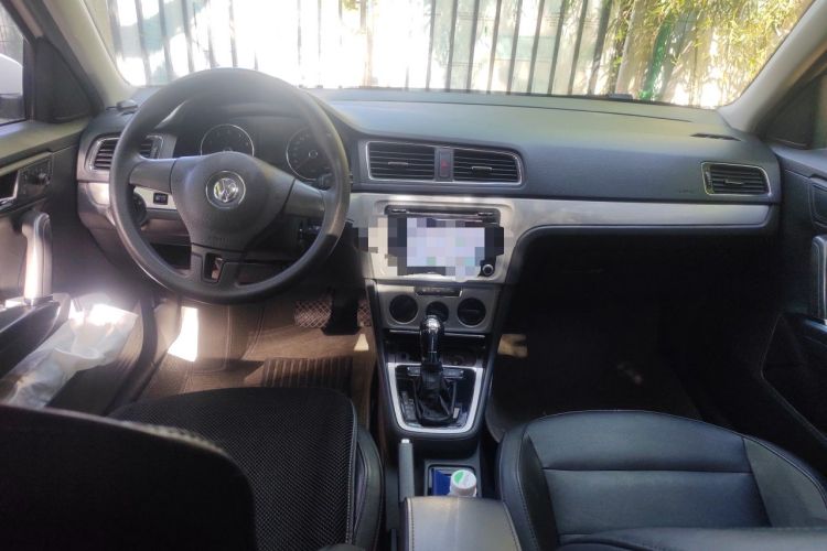 Used Volkswagen Gran Lavida 2013 1.4 TSI Automatic Comfort Model Center Console