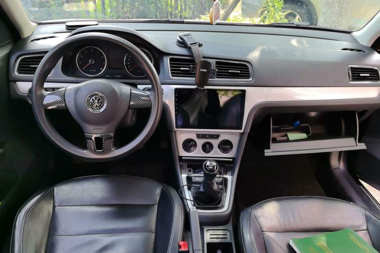 Used Volkswagen Gran Lavida 2013 1.4 TSI Manual Comfort Model Center Console