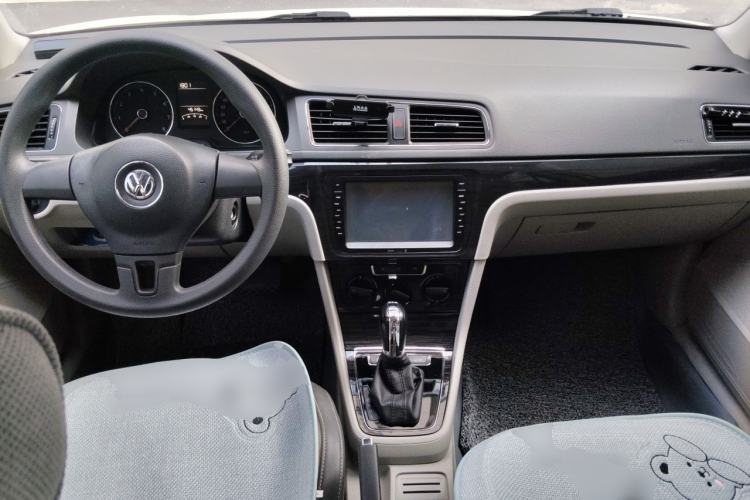 Used Volkswagen Gran Lavida 2013 1.4 TSI Automatic Comfort Model Center Console
