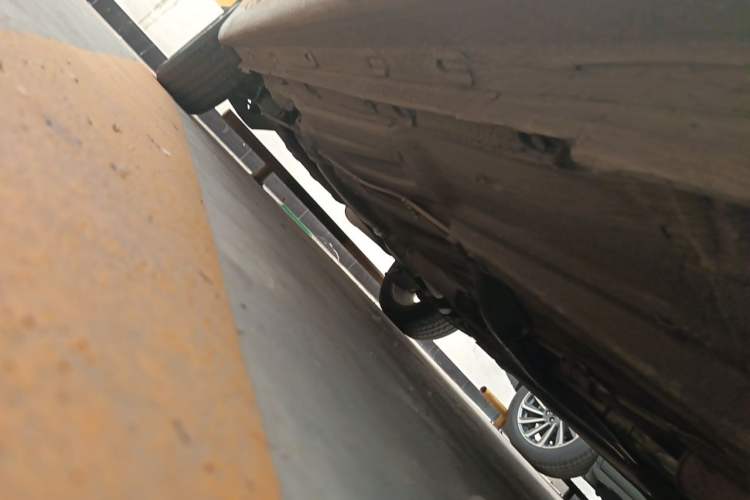 Used Volkswagen Gran Lavida 2013 1.6L Automatic Comfort Model Chassis Front Right