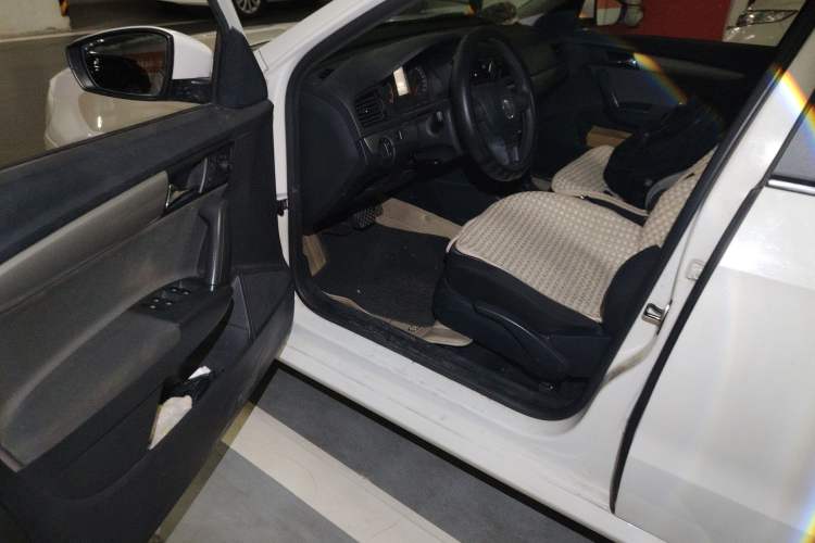 Used Volkswagen Gran Lavida 2013 1.6L Automatic Fashion Model Driver Seat
