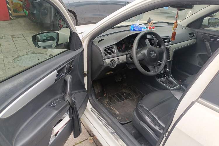 Used Volkswagen Gran Lavida 2013 1.6L Automatic Comfort Model Driver Seat