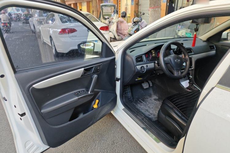 Used Volkswagen Gran Lavida 2013 1.6L Automatic Comfort Model Driver Seat