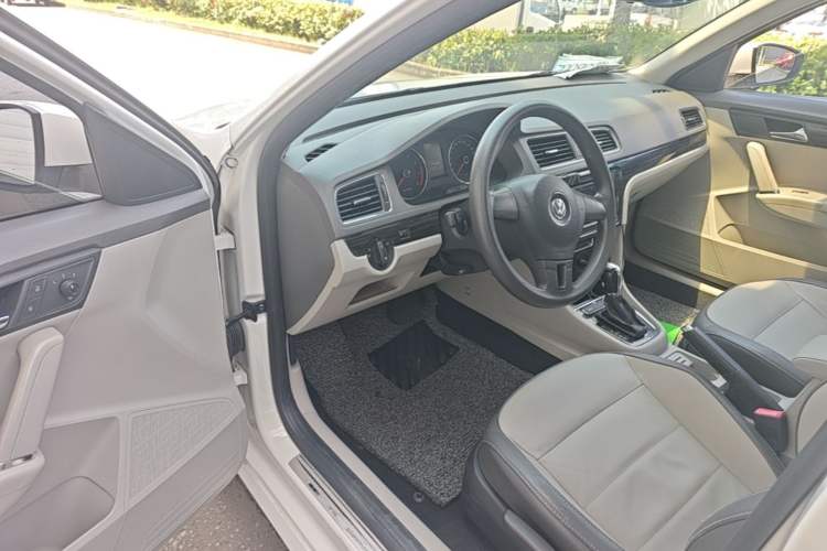 Used Volkswagen Gran Lavida 2013 1.6L Automatic Comfort Model Driver Seat